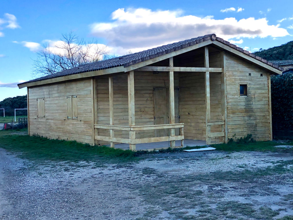 Cour et ancienne école du Mas Dieu